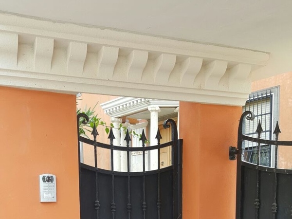 Castel 20 - Cornicione e sottogronda in polistirene spalmato con graniglie - Decorget - Ital Decori - Image 3