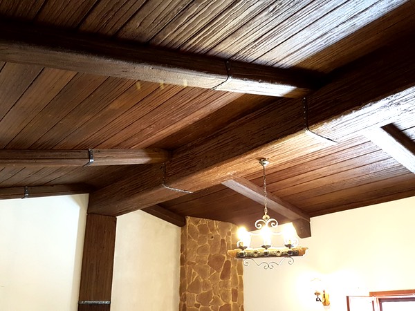 Rivestimenti per soffitti travi effetto legno